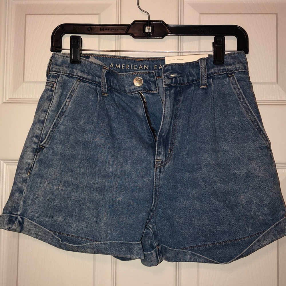 American Eagle “Mom Short”